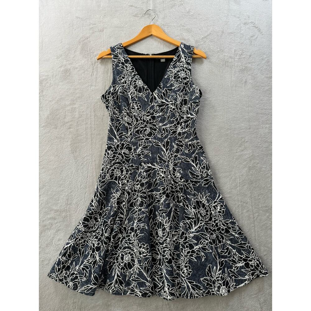 Tommy Hilfiger Women's 4 Navy White Floral Outline Lace Fit & Flare Dress V-Neck - Picture 3 of 9